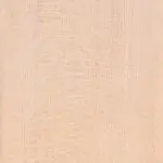 Helle Holzoberfläche mit sichtbarer Maserung und Textur in Nahaufnahme.